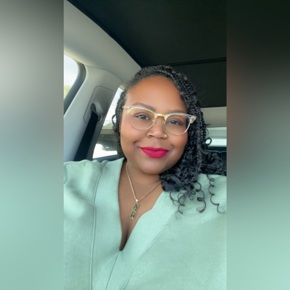 Meet your Posher, April - Picture 12 of 14